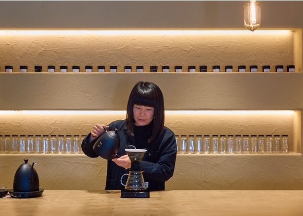 【写真】バリスタとの会話を通して自分好みの一杯が楽しめる。コーヒー談義に花を咲かせる時間も店の価値だ