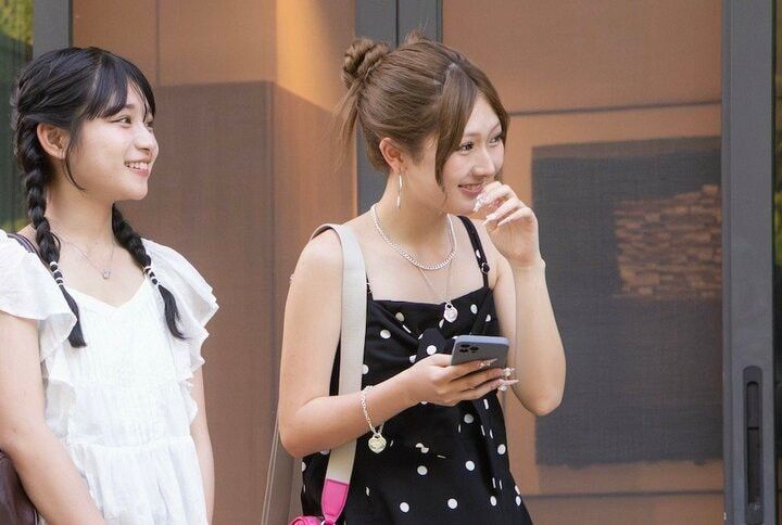 高2“白ギャル”JK、可愛すぎる私服と水着姿に反響