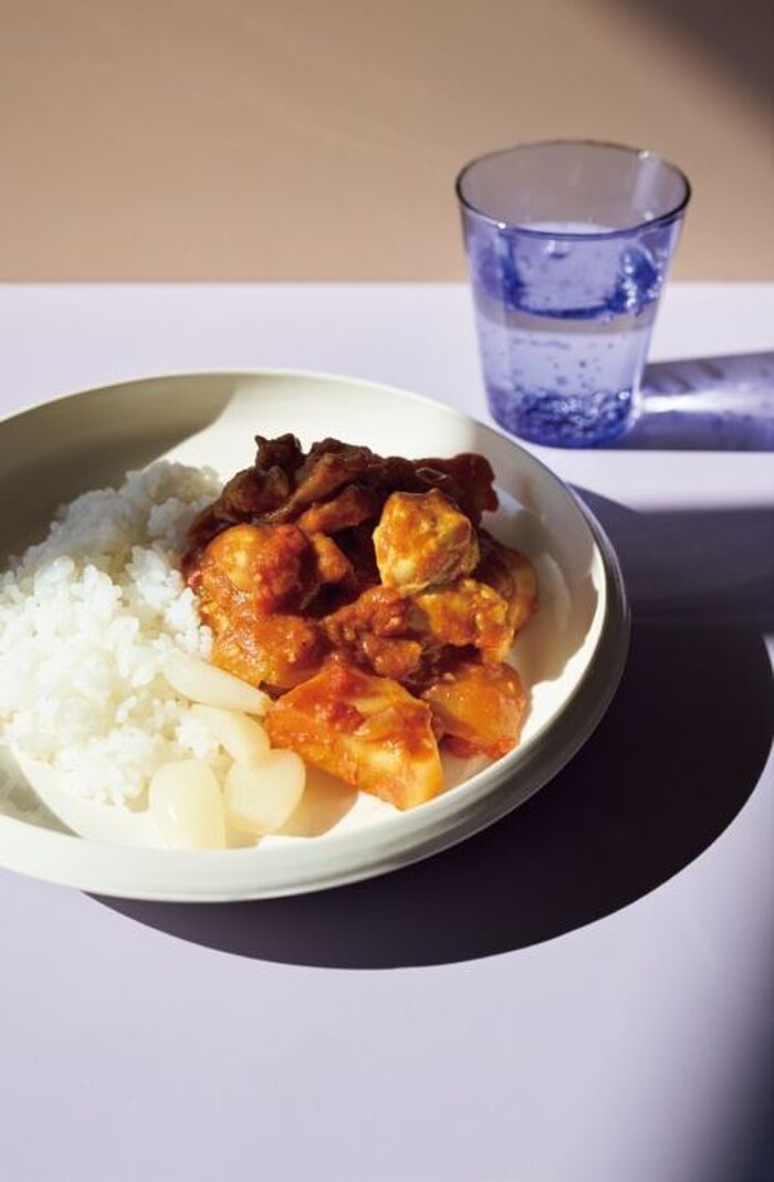 もうカレーに水使いません！？トマトだけで煮込む→うまみ爆発の反則級レシピ登場♡