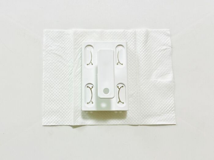 【セリア】極小フロアワイパーを発見！？「しっかり拭ける」「手が汚れない」ありそうでなかった掃除アイテム