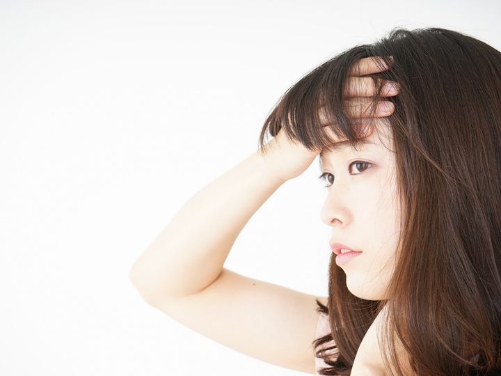 【医師が解説】2026年5月現在、全国で「謎の風邪」が話題になっています。新型コロナウイルス感染症やインフルエンザ検査は陰性なのに、症状が2～3週間以上続く人も。考えられる原因と背景を、分かりやすく解説します。（※画像：amanaimages）