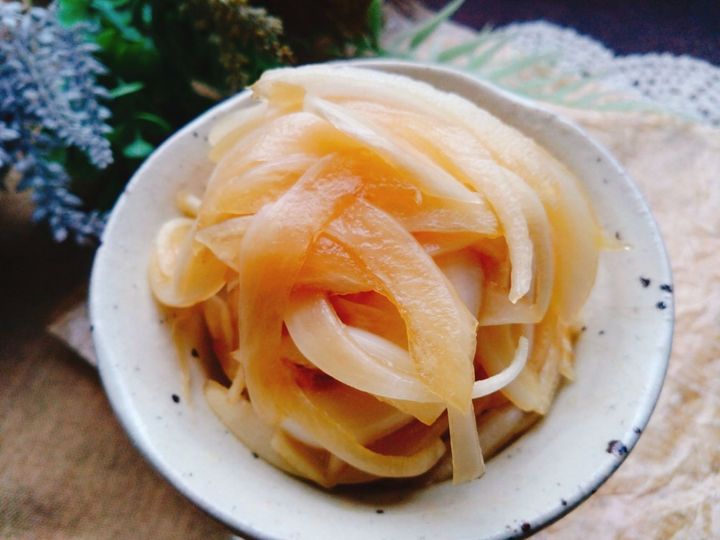新玉ねぎで絶対に作ってほしい！あるとうれしい常備菜。甘酢新玉ねぎ