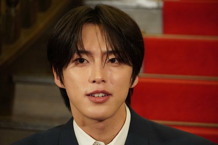 【写真・画像】「もう差し入れのレベルじゃない」満島真之介、木村拓哉の“太っ腹エピソード”を証言「冬は毎日着ています」 3枚目