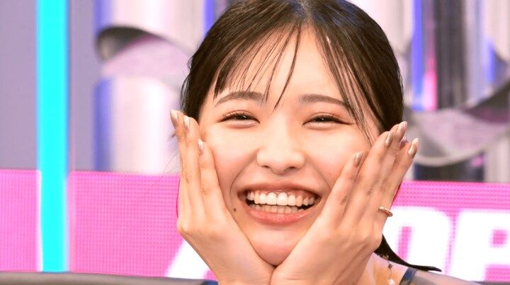 【映像】あざとポーカー美女、眩しすぎる“満開スマイル”