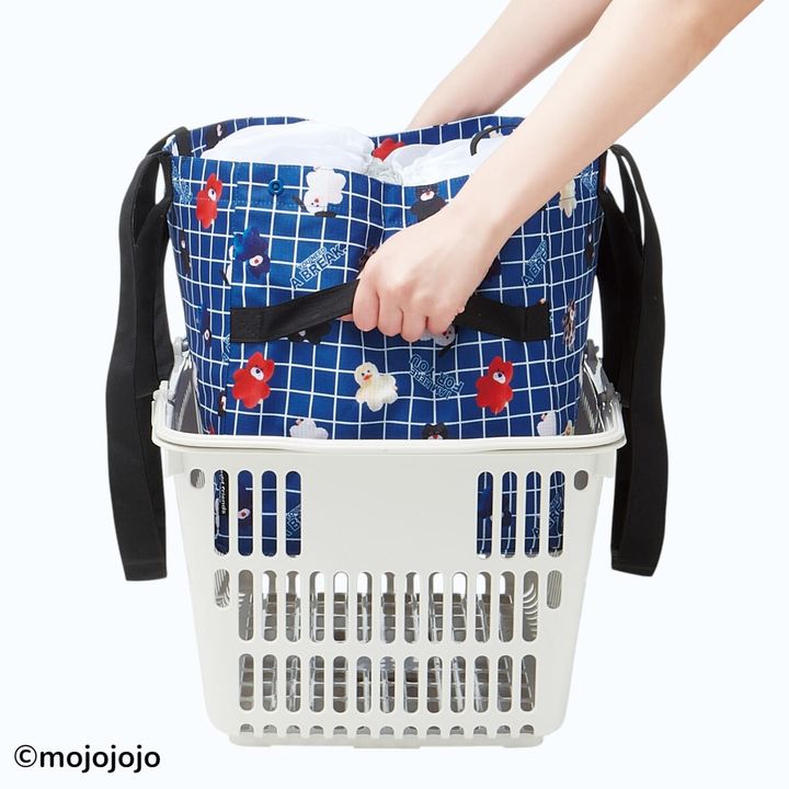 サイドベルト付きレジカゴ保冷バッグ レジかごにセットしている様子
