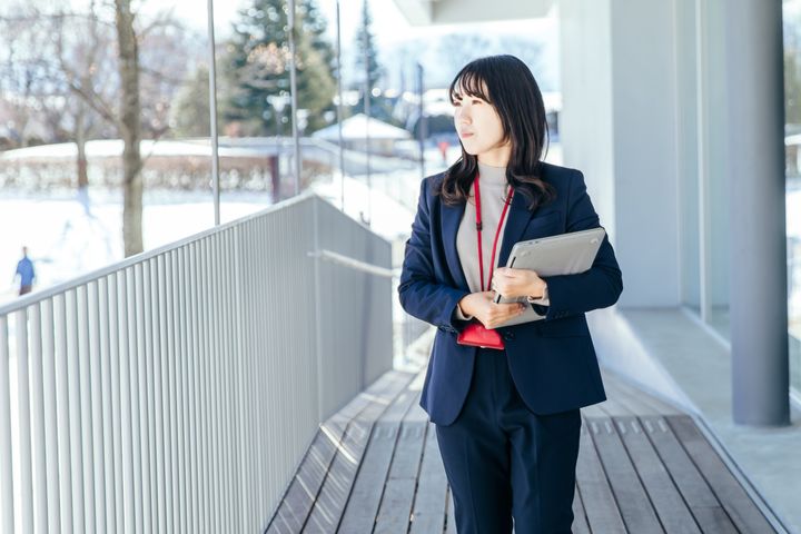 「残業なし・人間関係よし」だけど成長できない『パープル企業』とは！？ぬるま湯の環境に会社員が覚える焦りの理由