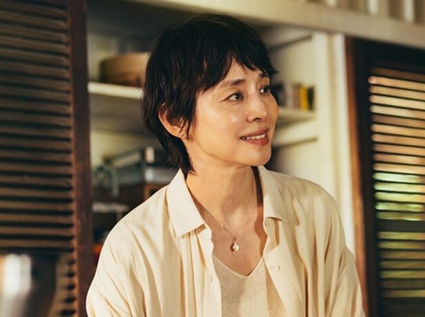 オートクチュールの刺しゅう作家・林瞳子を演じる石田ゆり子さん