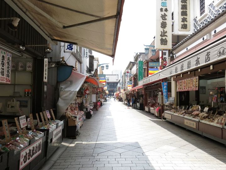 All About ニュース編集部が全国250人を対象に実施した「商店街・市場に関するアンケート」の調査結果から、好き＆行ってみたい「神奈川県の商店街・市場」ランキングを発表！ 2位「川崎大師仲見世通商店街」を抑えた1位は？