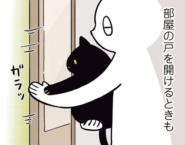 部屋の戸を開けるときも手を添えてくる