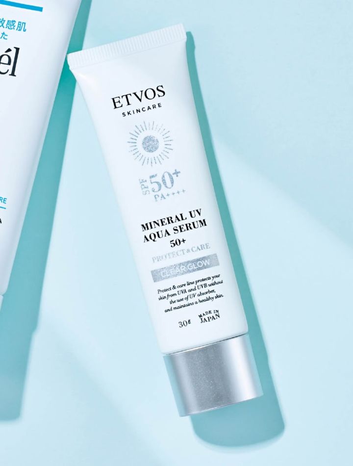 ミネラルUVアクアセラム50+ クリアグロウ SPF50+・PA++++ 30g ￥3,960（エトヴォス）