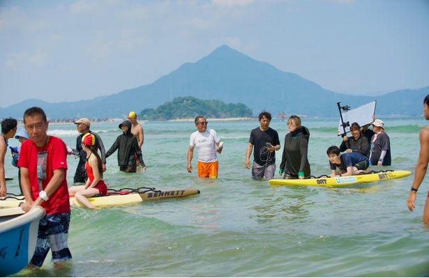 【写真を見る】『ライフセーバー！』よりメイキング写真が解禁 [c]映画「太陽の守護神」製作委員会