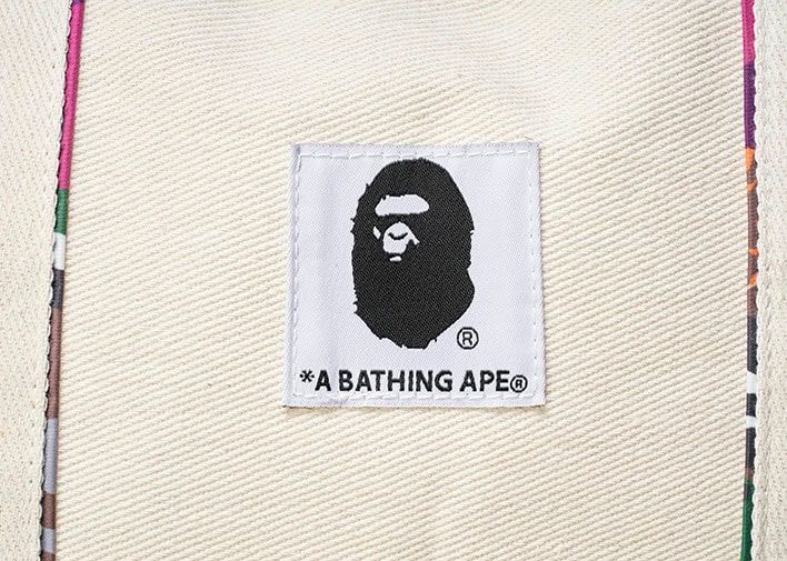 お馴染みAPE FACEが、センターでさりげなく主張する。