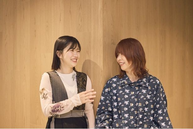  【写真を見る】『箱の中の羊』に主演した大悟の演技を絶賛するAマッソ・加納と3時のヒロイン・福田麻貴 撮影/興梠真穂