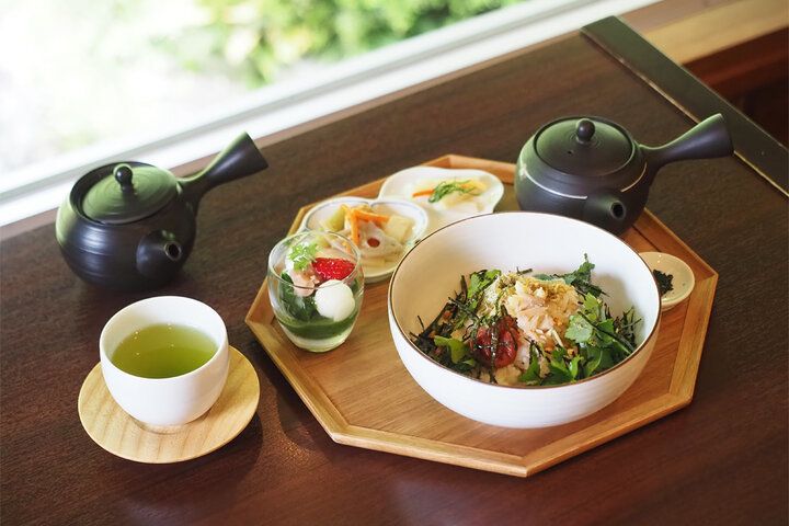 ９月末まで♪ 老舗茶屋で庭園を眺めながら