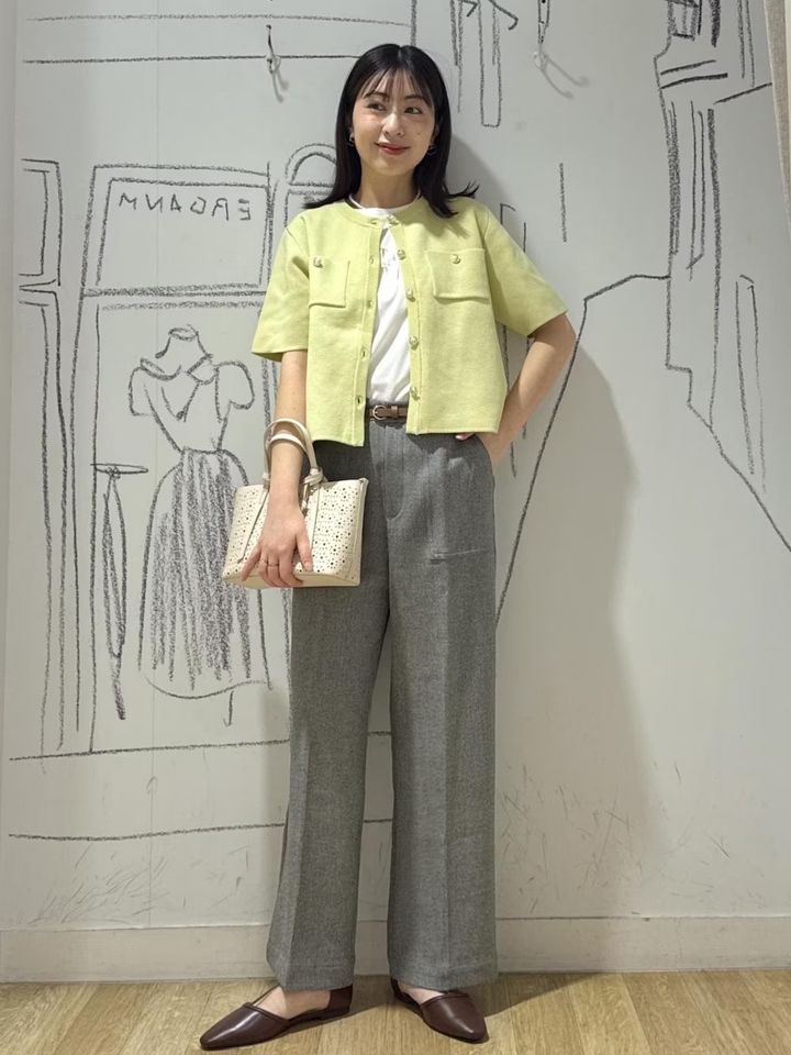 半袖カーディガンで体温調整しながらおしゃれ感もプラス 出典：WEAR