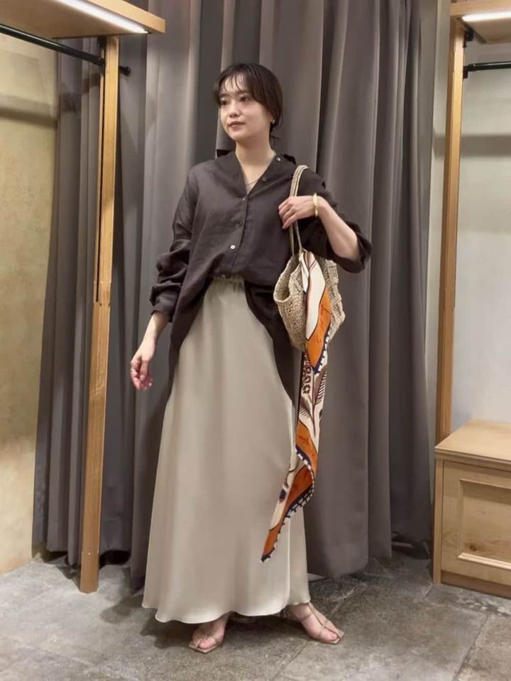 通気性や速乾性も高いリネンシャツを取り入れて 出典：WEAR
