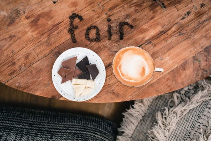 代表的なフェアトレード商品のイメージ画像：コーヒーとチョコレート