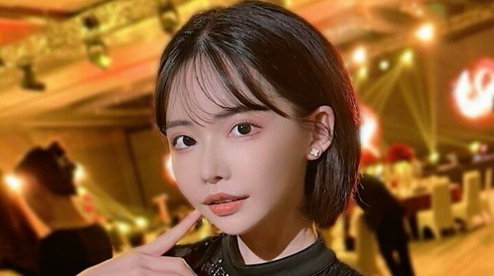 【写真・画像】元トップセクシー女優が“本名”明かす デビュー作爆売れで人格が「完全に“深田えいみ”になっちゃった」 1枚目