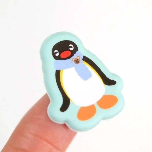 マフラーをよ～く見ると、クマのぬいぐるみがちょこんとついている