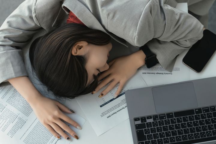 約47%が転職を意識しながらも踏み出せない！699人調査で見えた、仕事を辞めたくなる最大の理由と『働きづらさ』のリアル