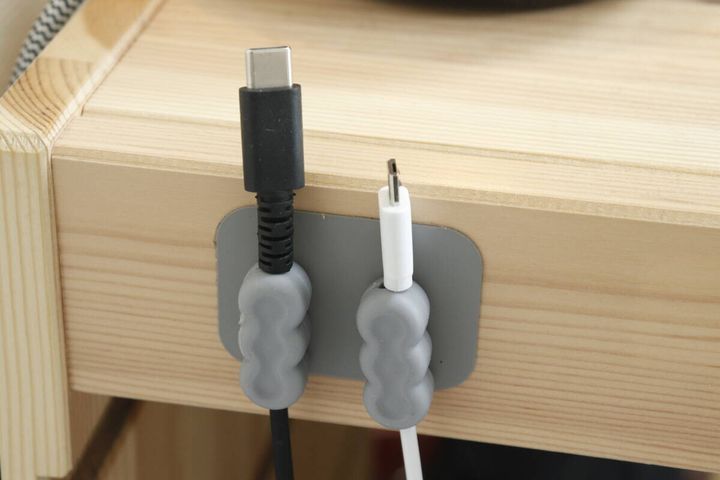 ケーブルホルダーマグネットタイプ（2個） 使用例