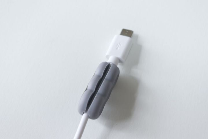 ケーブルホルダーマグネットタイプ（2個） 取り付け