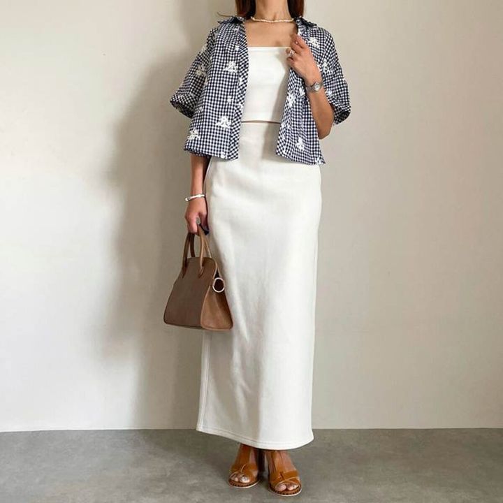 ZARA 刺繍チェックシャツ ホワイトタイトスカートの清潔感コーデ