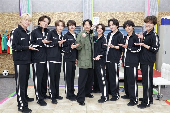  5月29日放送の『タイムレスマン』より（左から）篠塚大輝、寺西拓人、橋本将生、猪俣周杜、相葉雅紀、松島聡、菊池風磨、佐藤勝利、原嘉孝 （C）フジテレビ width=