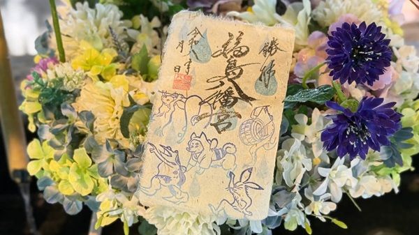 【福岡県八女市】福島八幡宮が、「梅雨限定『鳥獣戯画御朱印』」を頒布。境内の紫陽花とともに撮影