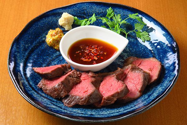 【東京都港区】6月土曜・祝日限定！「肉酒場 ケナシバ」に黒毛和牛の「牛寿司4種食べ放題」登場