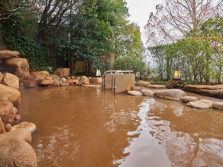 自慢の温泉で贅沢な湯巡りを