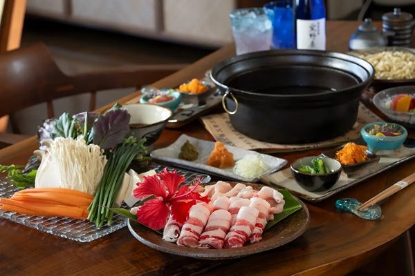 沖縄県宜野座村のホテルに、フランス料理としゃぶしゃぶが味わえる連泊プランが登場