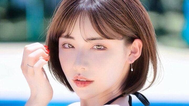 【写真・画像】「“骨がない”って感動」 元セクシー女優・深田えいみ、20歳で300万円を貯め韓国へ「1週間泊まりで“フル”で」 1枚目