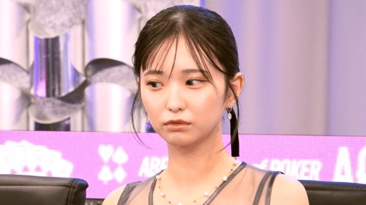 【映像】人気急上昇中のポーカー美女、あどけなさと“真剣表情”のギャップ