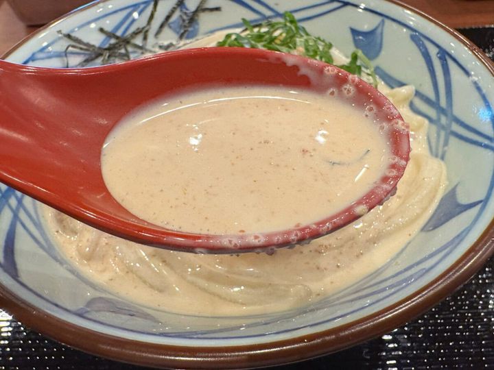 濃厚クリームだしがロゼカラーに変化！