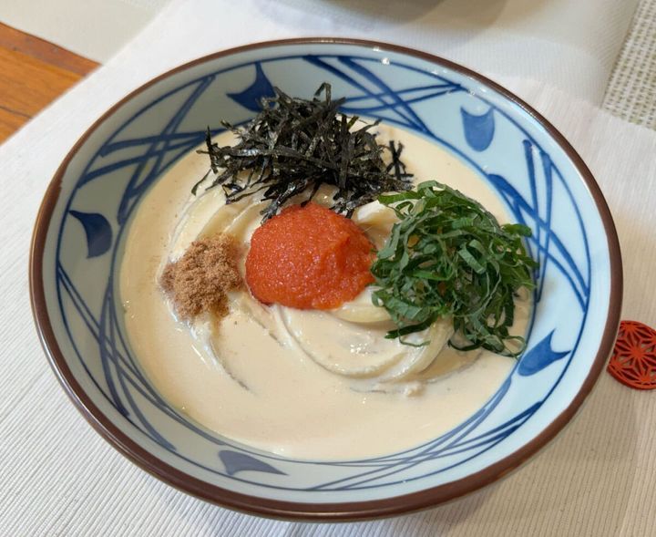 丸亀製麺に夏の旨さが到来！新作「冷やし明太クリームうどん」＆大人気「鬼おろしシリーズ」のおすすめトッピングをグルメライターが徹底解説！