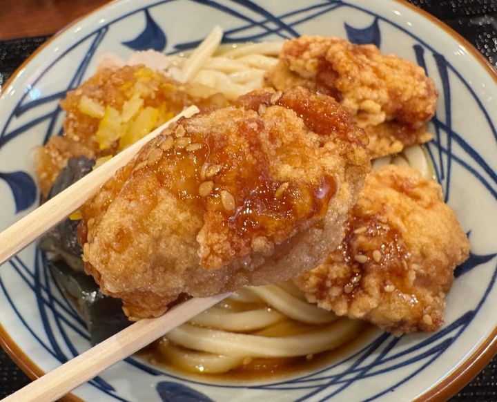 大ぶりのからあげがのったわんぱくな一杯
