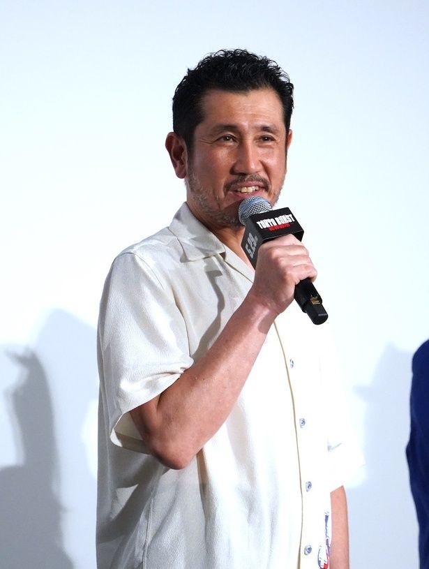 小林清一役の渋川清彦は内田監督と大きな劇場で挨拶できるよろこびを噛み締めていた