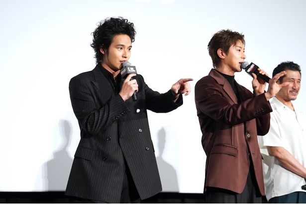 【写真を見る】トークの息もぴったり！バディ役を演じた水上恒司、東方神起のユンホ