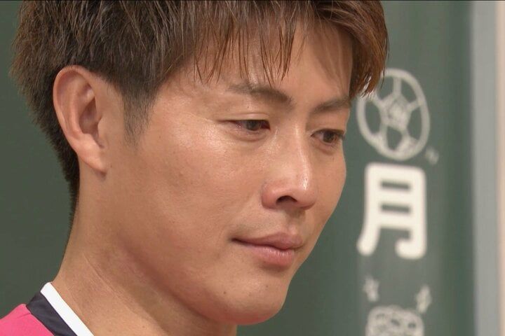 【写真・画像】「それバレない？」サッカー元日本代表、”全治3ヶ月”大怪我後の衝撃行動にスタジオ騒然「医者には止められた」 1枚目
