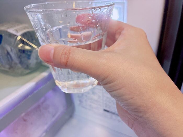 【100均ワッツ】ボトルに“ふた”をするだけで『おうちスタンド』が爆誕！キッチンへの水こぼしゼロで感動しちゃった