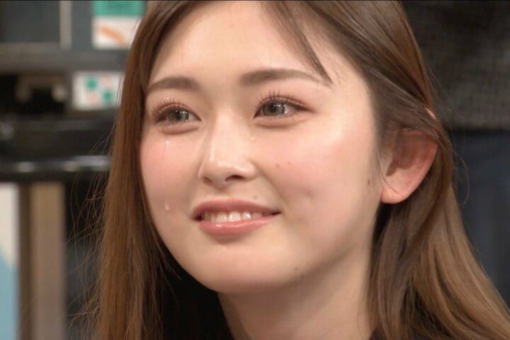 【写真・画像】新川優愛、収録中に号泣…