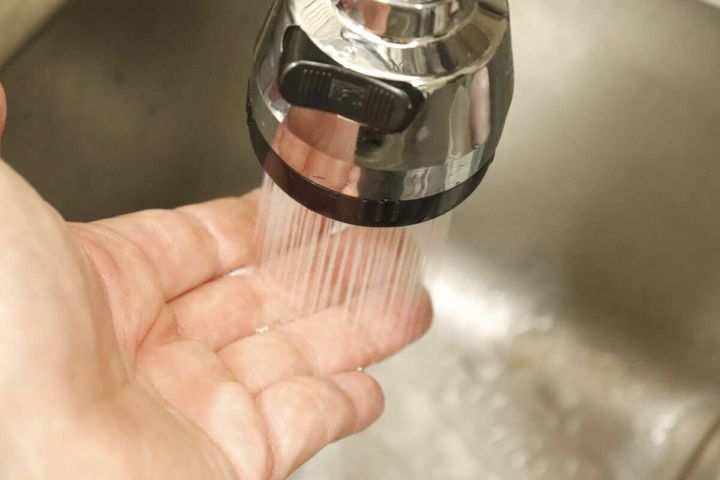 ダイソーの微細噴射シンク蛇口（2種水流）使用例1