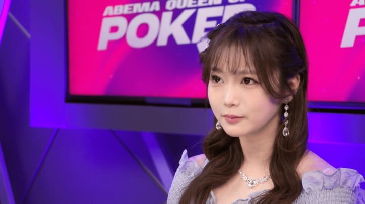 【映像】元“闇アイドル”の美女プロ雀士、ポーカー決戦で妖艶ドレス姿