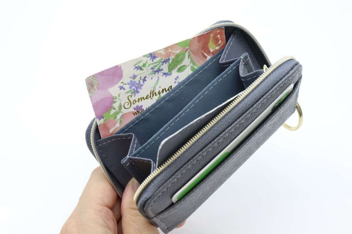 ラウンド財布（キーチェン付、ファスナータイプ） カード入れ