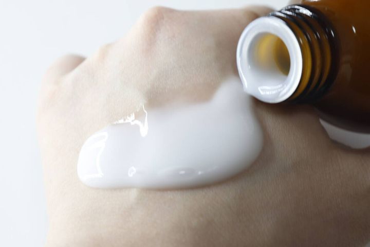 スタンダードプロダクツの琥珀の雫 乳液のテクスチャー