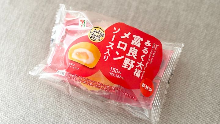 香りも味も驚くほどにメロン！【セブン】の新作大福が「ジューシー」
