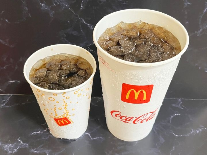Lサイズを超えるビッグなおいしさ！「グランドコーク」
