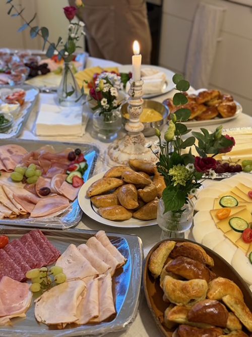 誕生会や結婚式など、ドイツでは手作りパーティーが盛ん。皆で料理を少しずつ持ち寄り、ケーキや音楽演奏まで自前でまかなう豊かな時間です。【タベコト in Berlin・125】の画像6