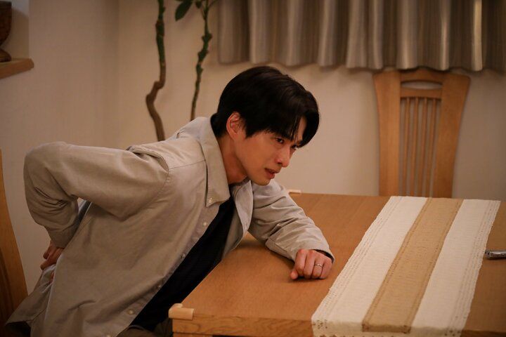 【写真・画像】「詰めが甘いんだよ」勝ち誇る不倫妻の表情が一変 “隠し撮り”スマホの画面に「これ、配信…？」 夫が逆襲する『余命3ヶ月のサレ夫』第6話 2枚目